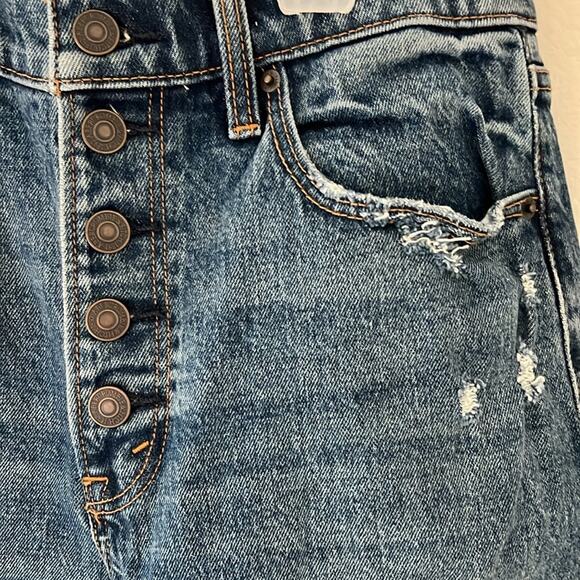 Abercrombie & Fitch Mom Highrise Jeans | 27 / 4s - Picture 4 of 9